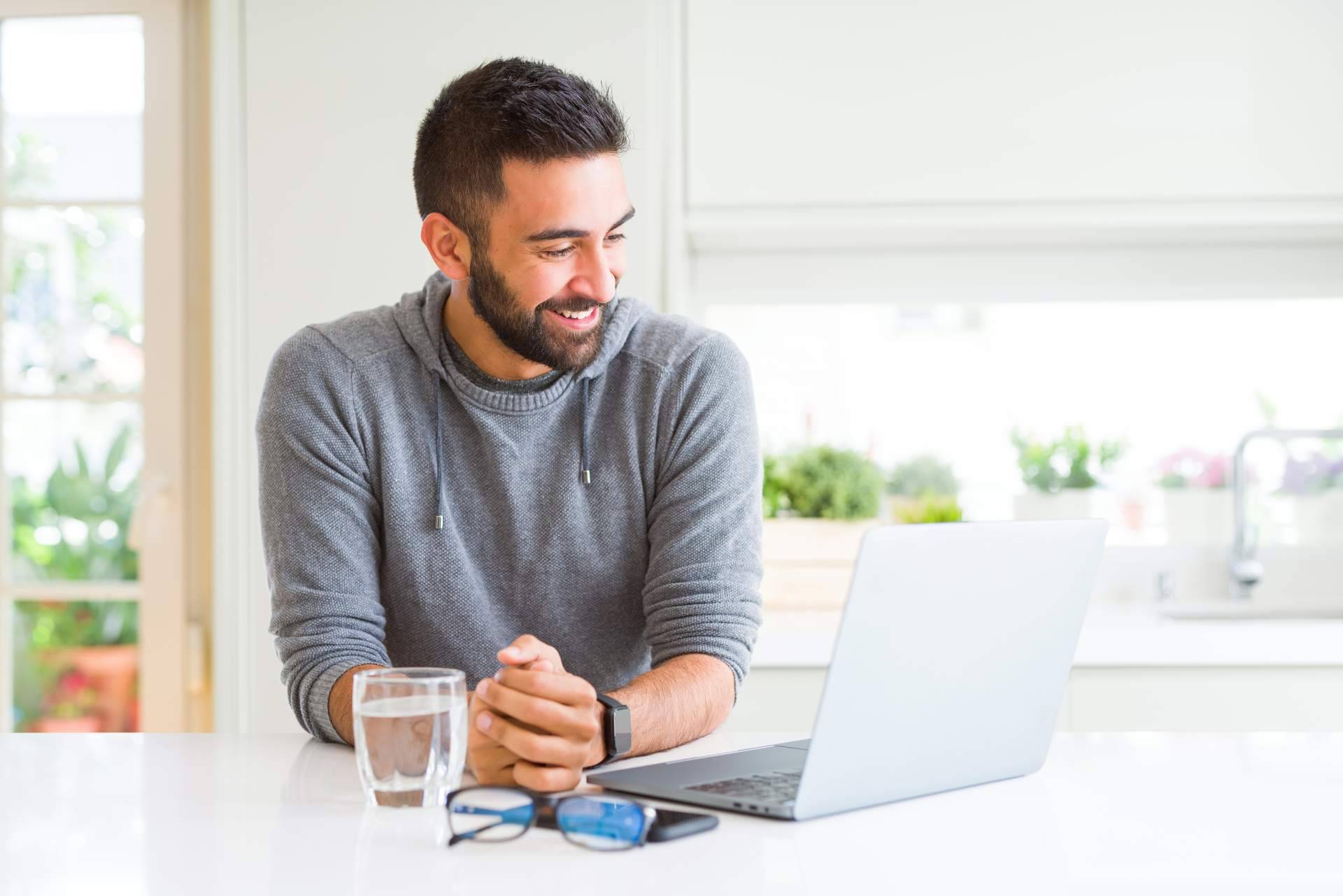 Trabajar con profesionales de la construcción en un solo clic en Construying