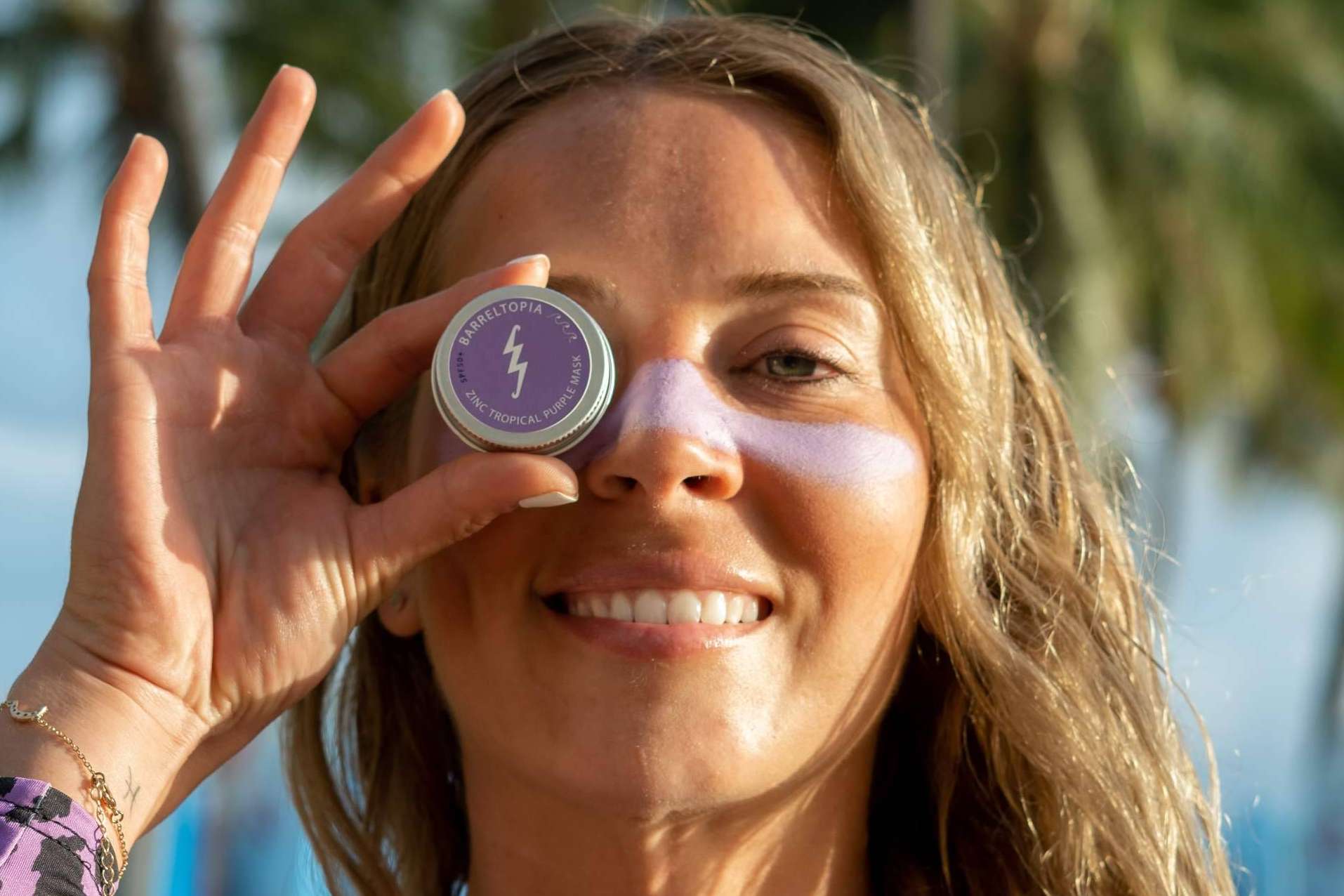 Una surfera madrileña crea la protección solar favorita de Instagram