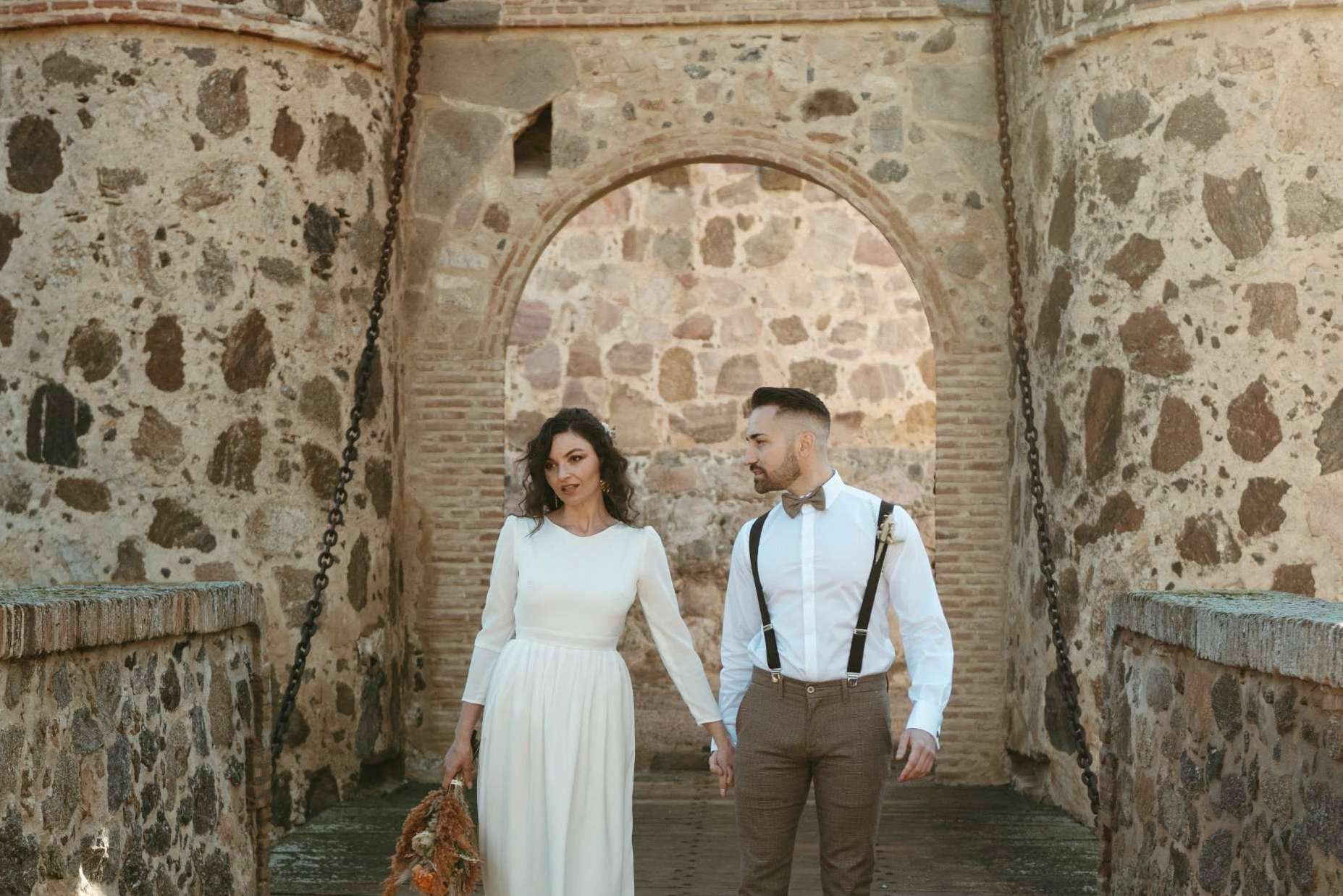 Solo apta para novias que pisan fuerte, aquí esta la nueva editorial de moda del atelier madrileño deValérie Moreau