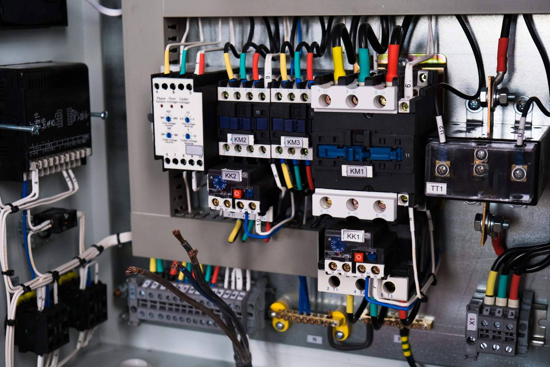 Cadenza Electric ofrece amplia variedad en bornas Weidmuller para proyectos en el sector eléctrico