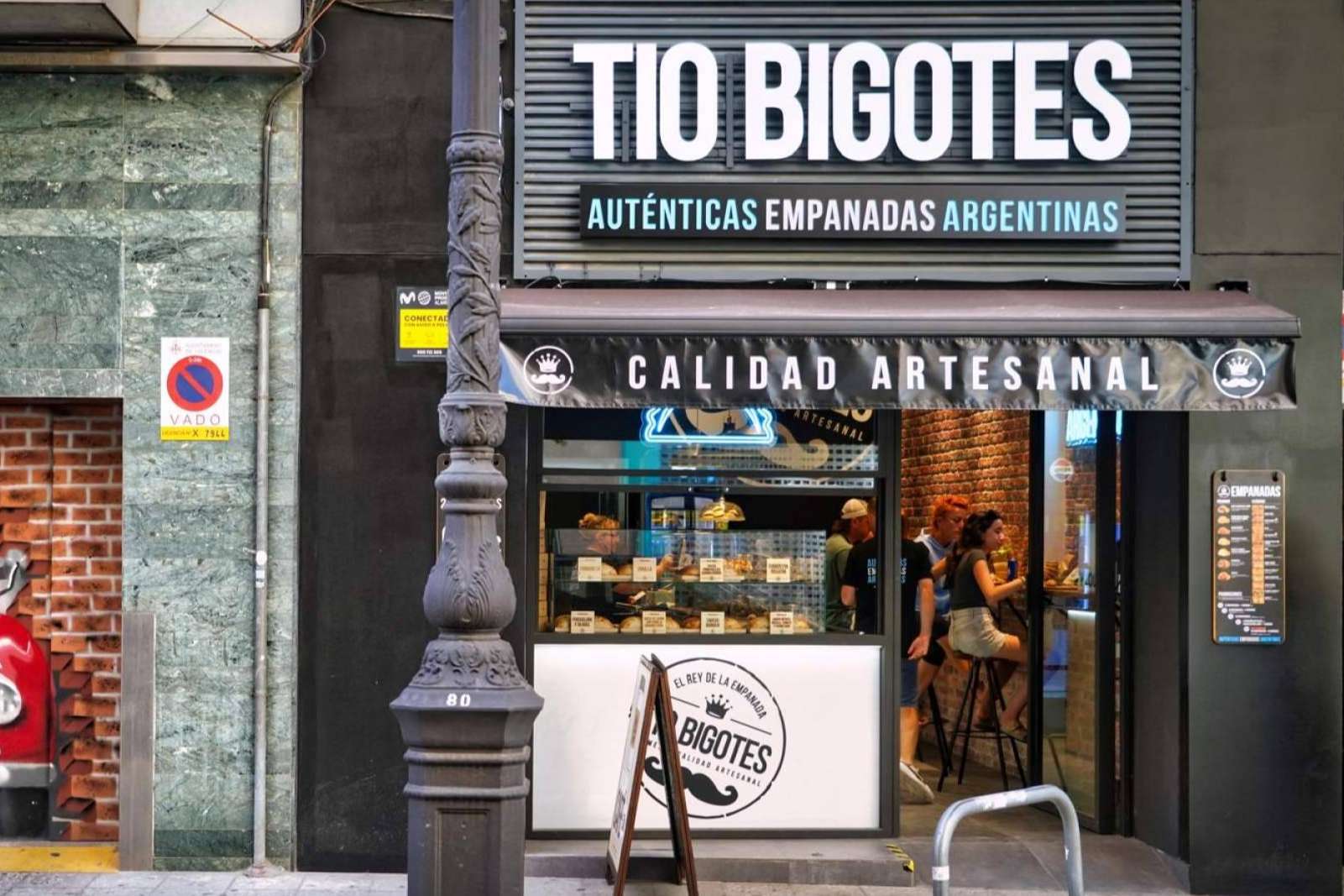 La franquicia de empanadas argentinas Tío Bigotes viaja desde España hacia Francia