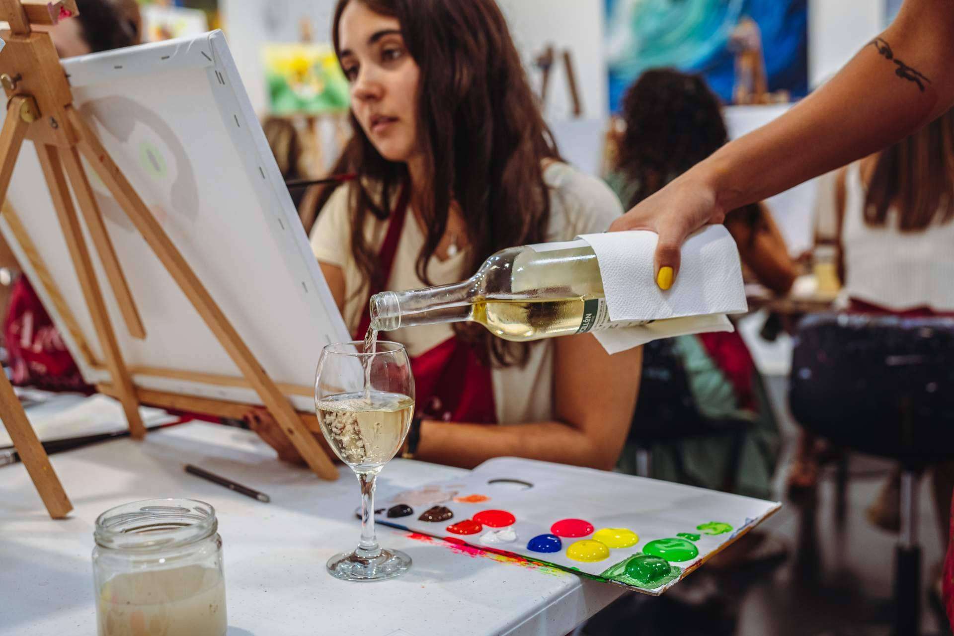 Art&Wine, entre los 10 lugares secretos para visitar en pareja en Barcelona