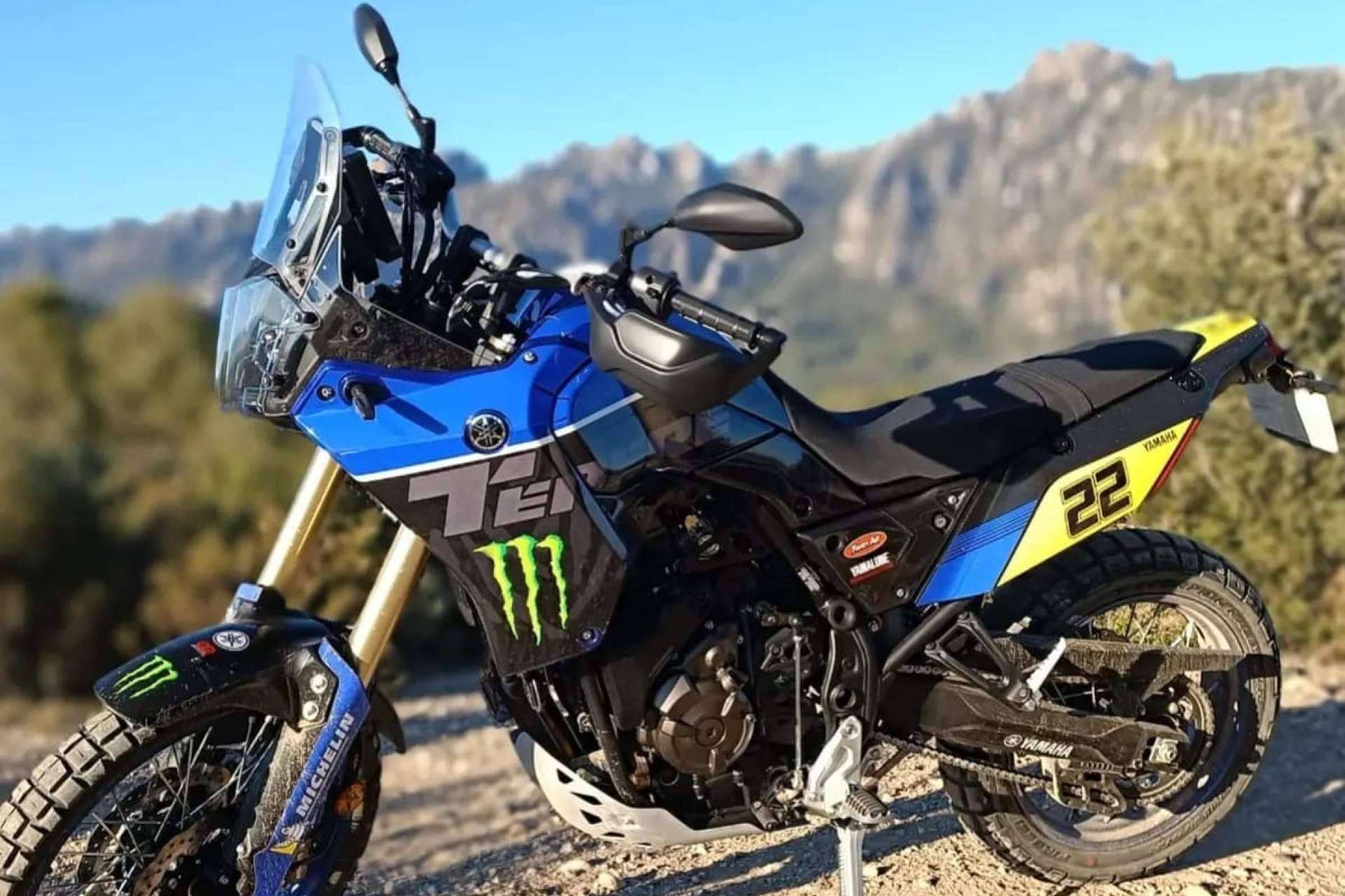 Transformar el aspecto de una moto, con los nuevos diseños de kits de adhesivos de ADHESIVOSEMBARRADOS