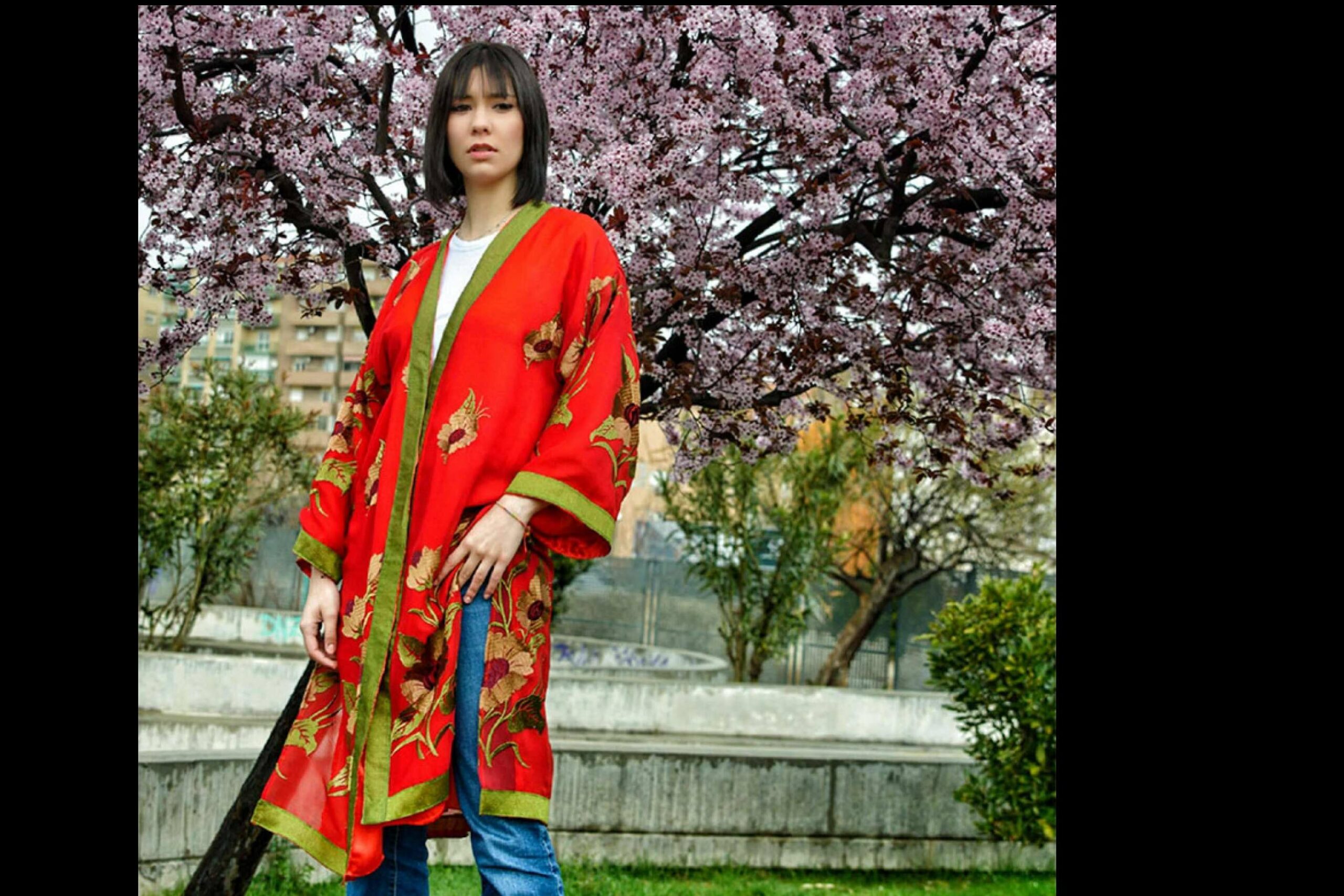 Tienda online especializada en la venta de kimonos a medida, fulares y pañuelos de seda y bufandas de mujeren Zaragoza