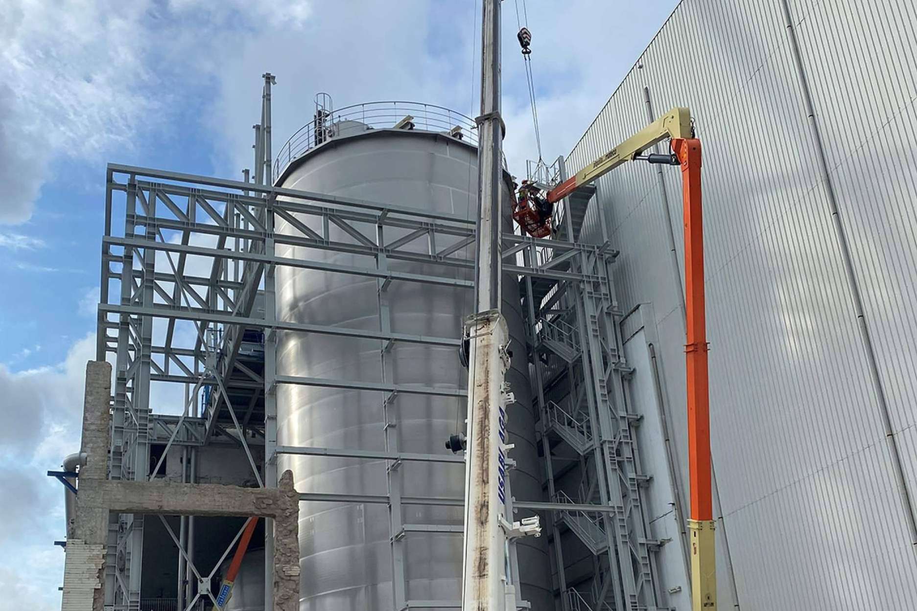 RPM se especializa en el desarrollo de estructuras metálicas para ascensores y escaleras
