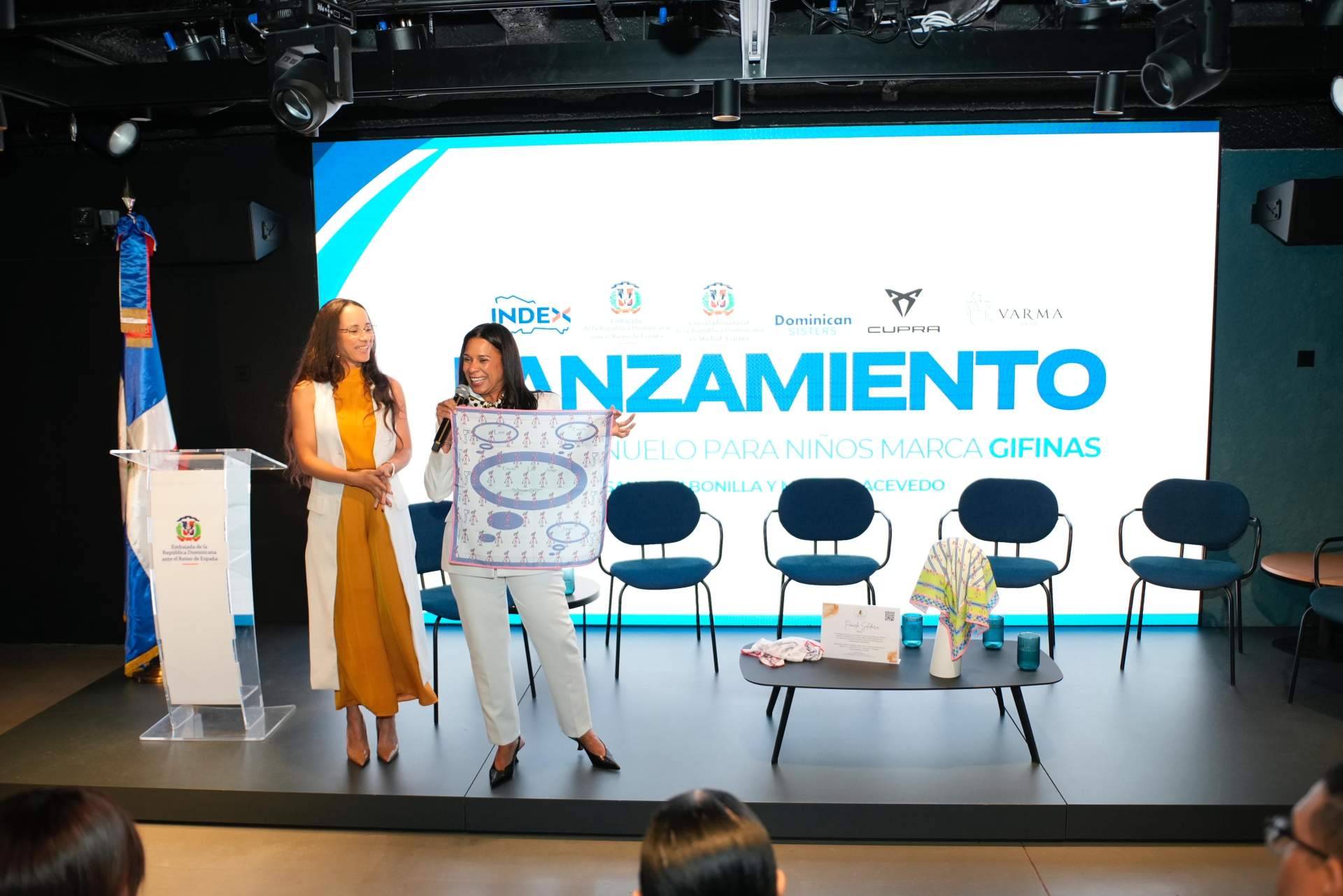 Ayuda a niños dominicanos de Río San Juan con la compra del Pañuelo Solidario elaborado por Gifinas