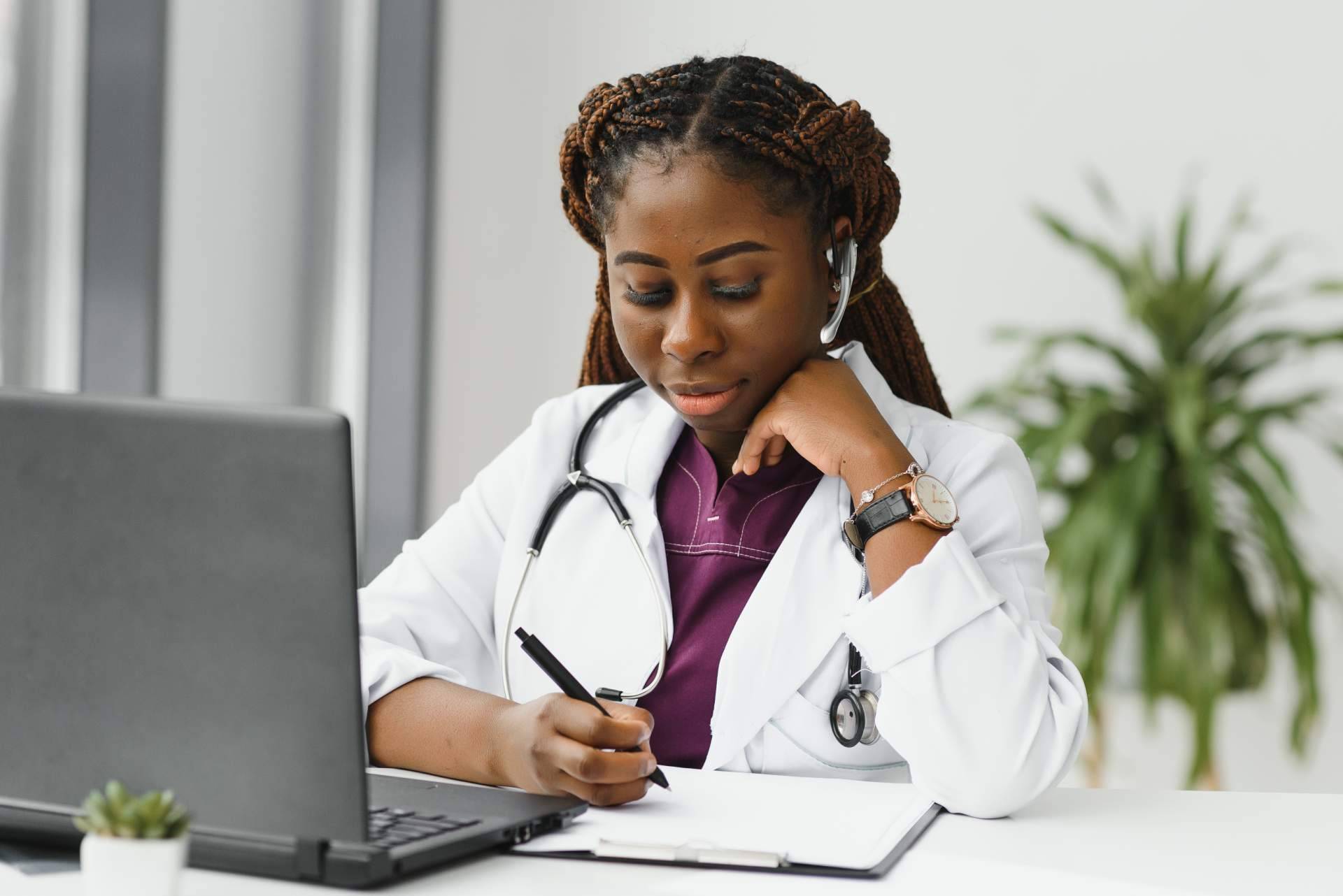 iXalud ofrece soluciones de salud integral para mejorar el bienestar físico y mental de sus pacientes