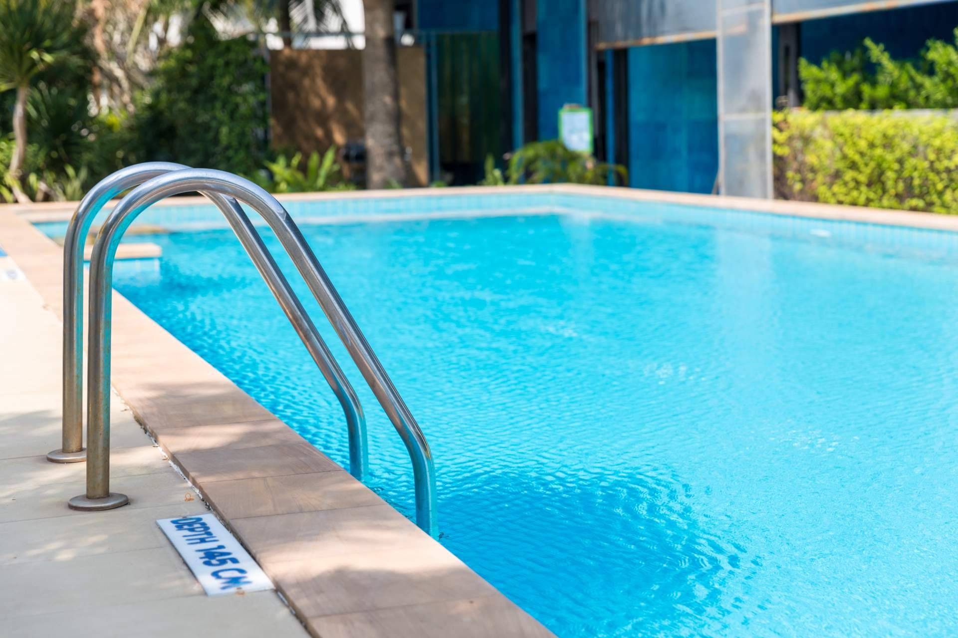 El catálogo de Sacosa tiene todo lo necesario para la instalación, cuidado y mantenimiento de piscinas