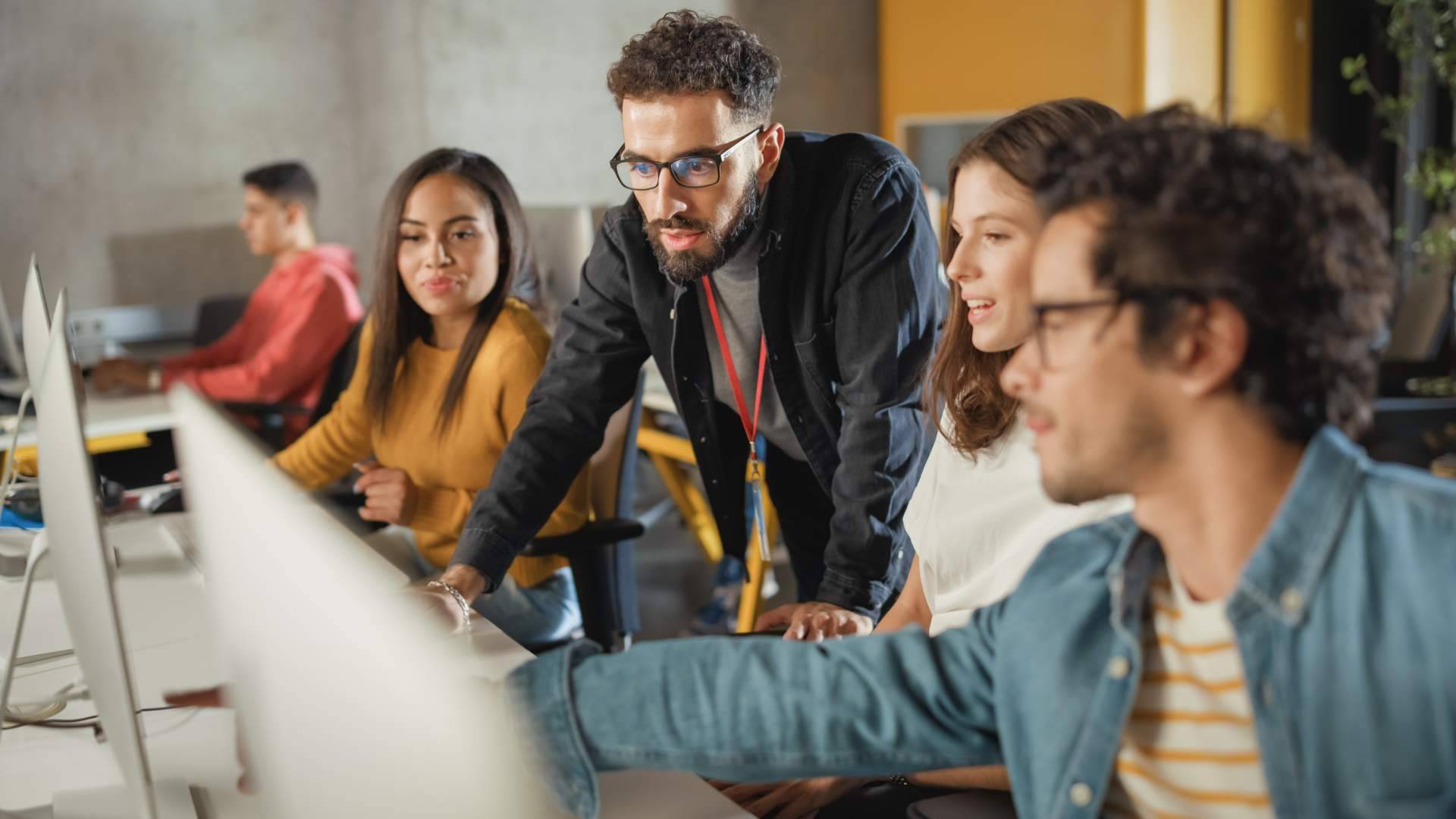 ISEB ofrece programas de máster y posgrado 100% online con flexibilidad horaria y tutorías personalizadas
