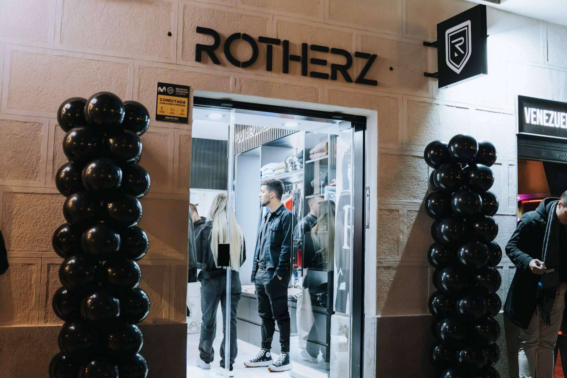 Un espacio de moda y arte, la nueva tienda de Rotherz