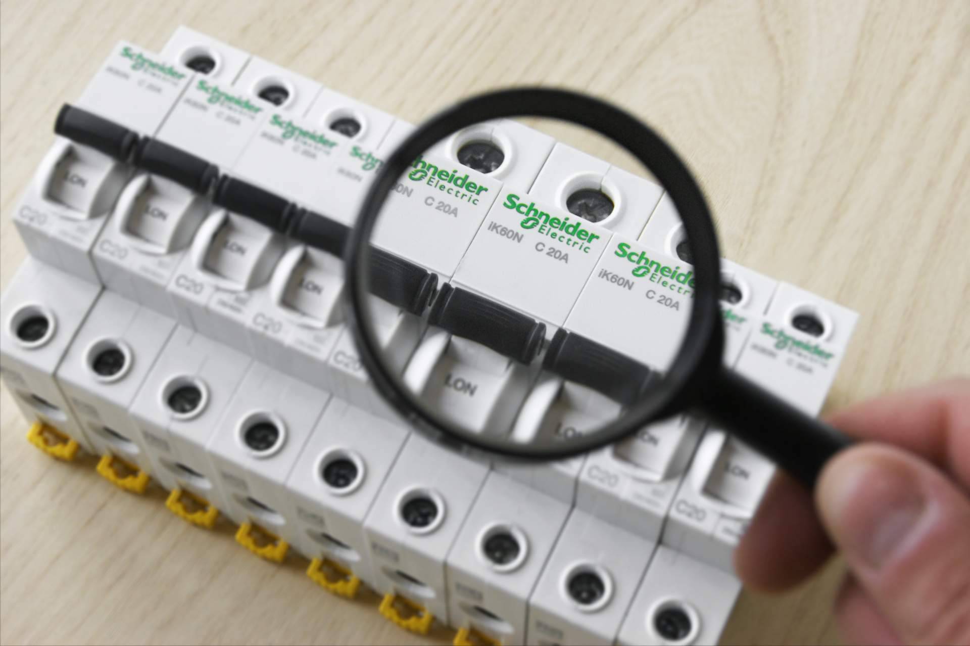 Cadenza Electric ofrece una gran variedad de material Schneider Electric con entrega rápida y precios destacados