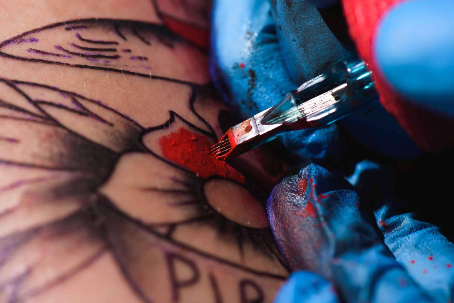 Fine Line, el estilo de tatuajes más de moda