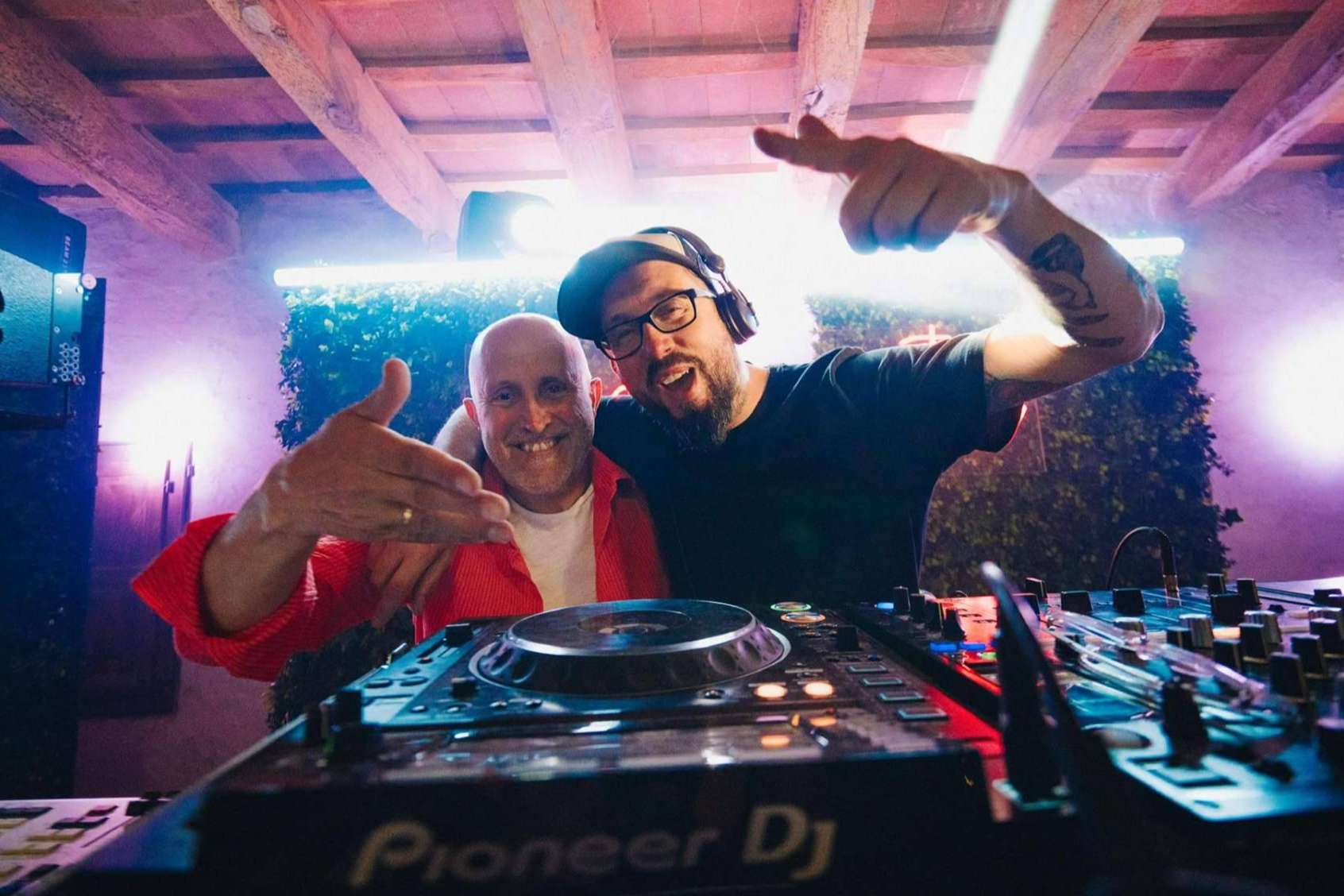 ASB Audiovisuals, alquiler de equipos Pioneer para DJs en bodas y eventos en Barcelona