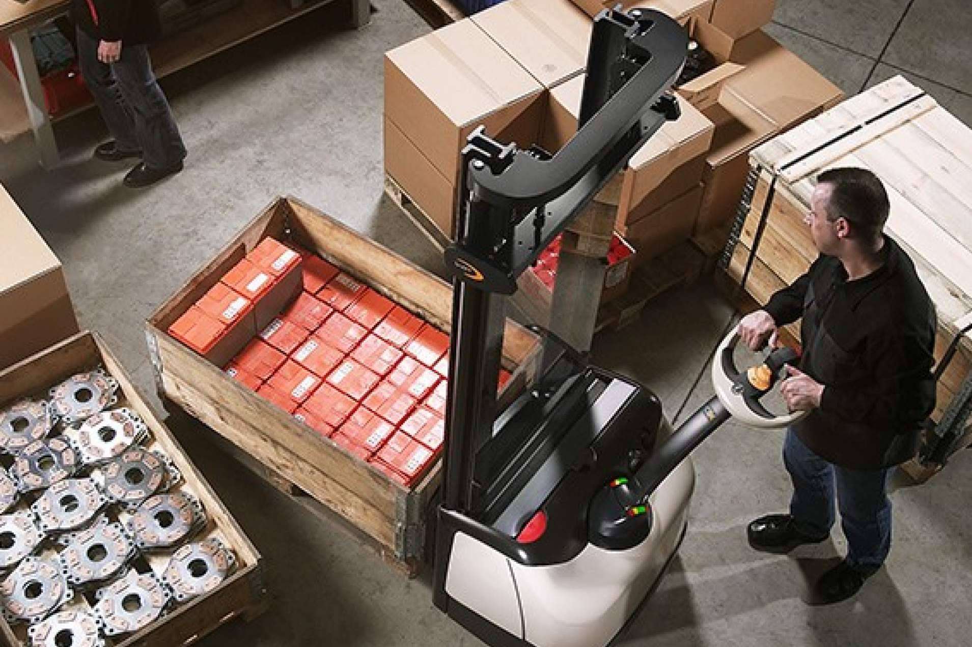 Llorsa ofrece apiladores en alquiler para mejorar la logística en proyectos industriales