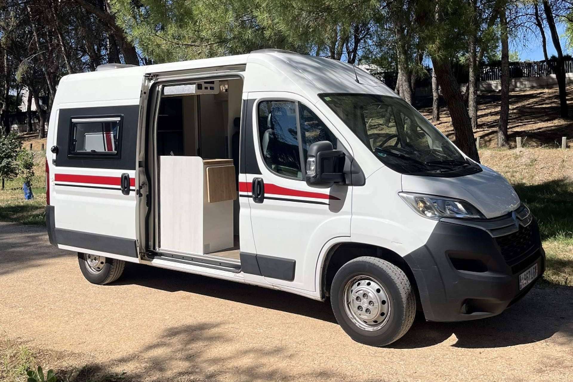 Soluciones personalizadas para la camperización de furgonetas en Madrid con Fabricamper