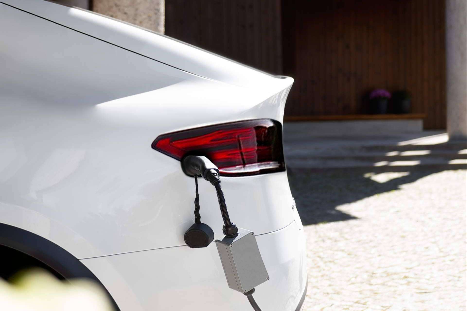 Alromar facilita la instalación de cargadores para vehículos eléctricos con acceso a subvenciones y ayudas