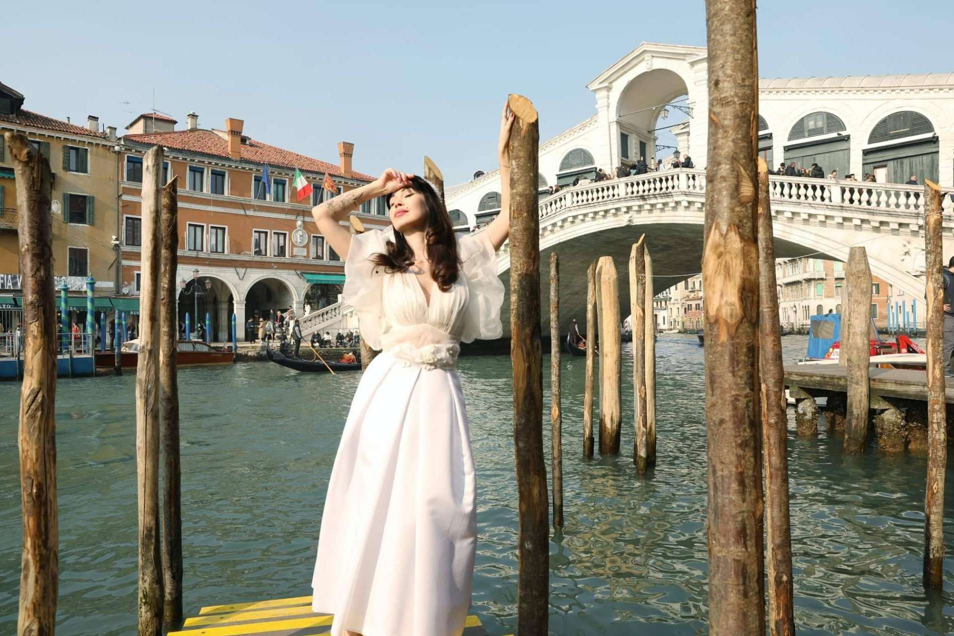 La nueva colección de novia deValérie Moreau en los fashion days del carnaval de Venecia