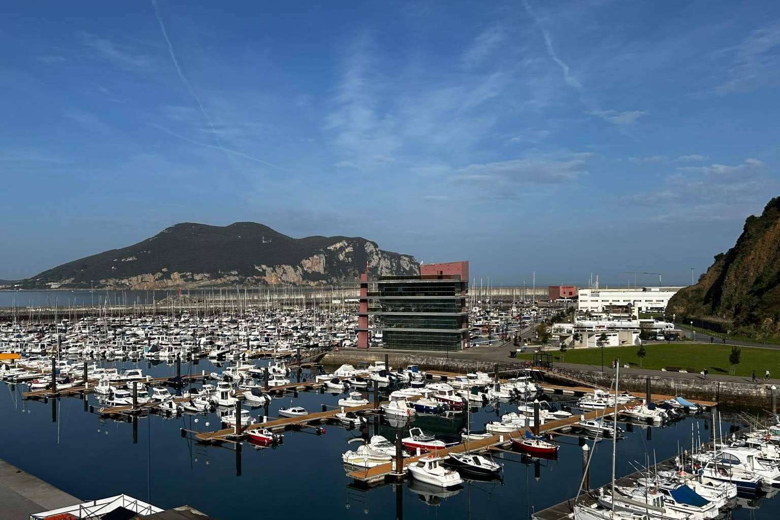 Turismo Marinero Cantabria presenta su web destacando al 'Buciero', su barco de experiencias