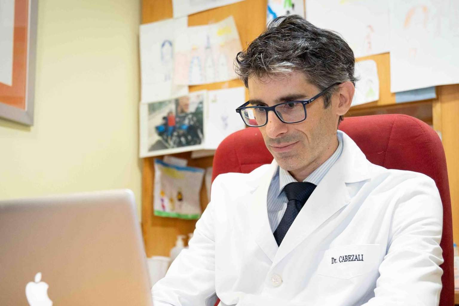 Dr. Daniel Cabezalí, cirujano infantil especializado en urología pediátrica