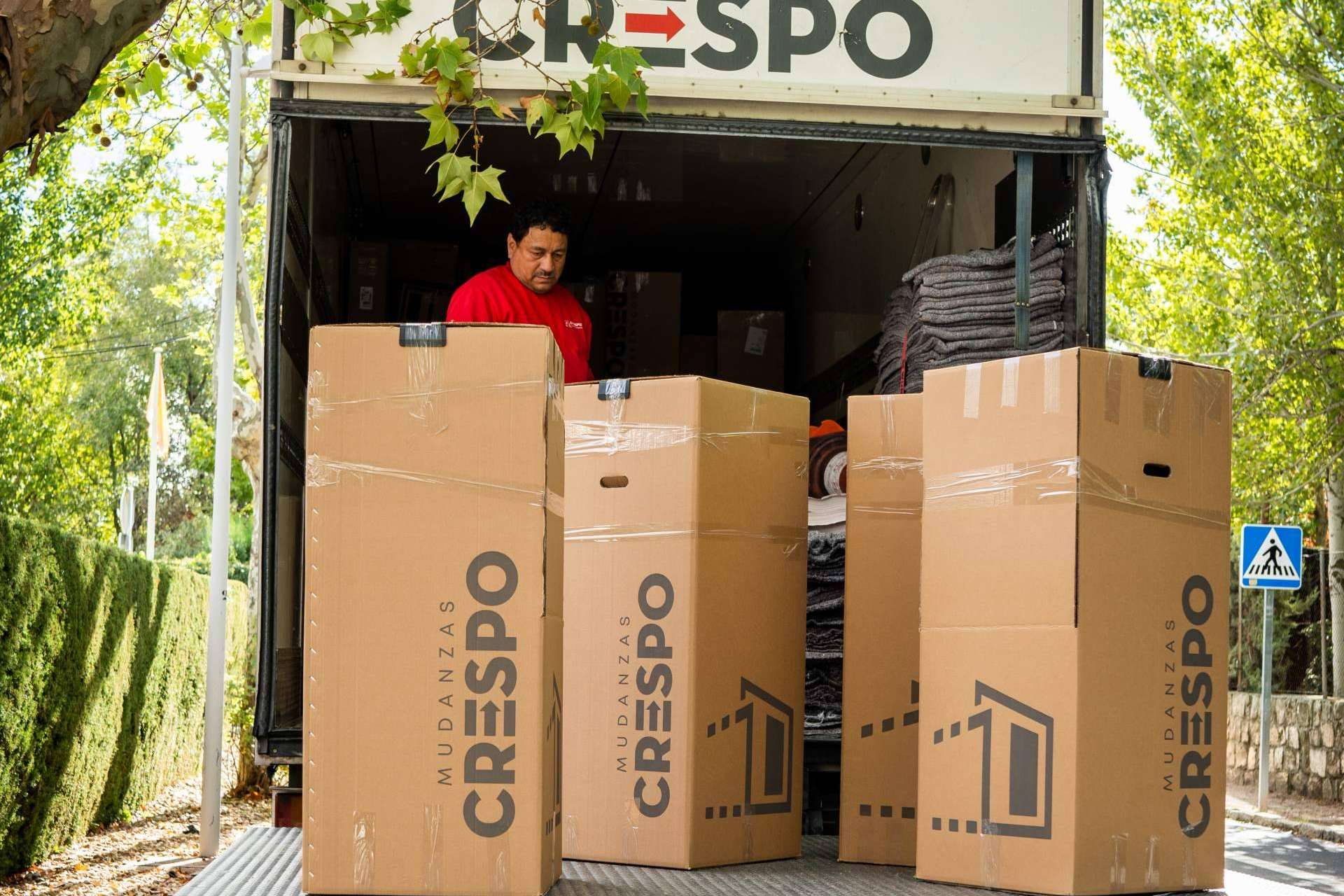 Por qué dejar el embalaje de cajas en manos de profesionales, según Mudanzas Crespo