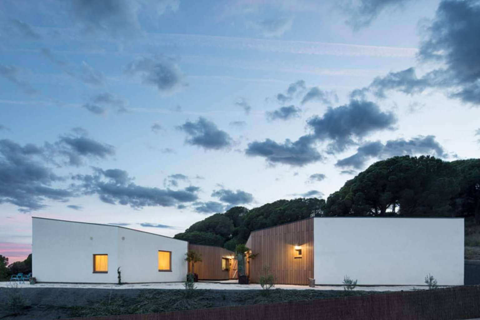 Tres casas que se mantuvieron encendidas durante el apagón eléctrico en la Península Ibérica