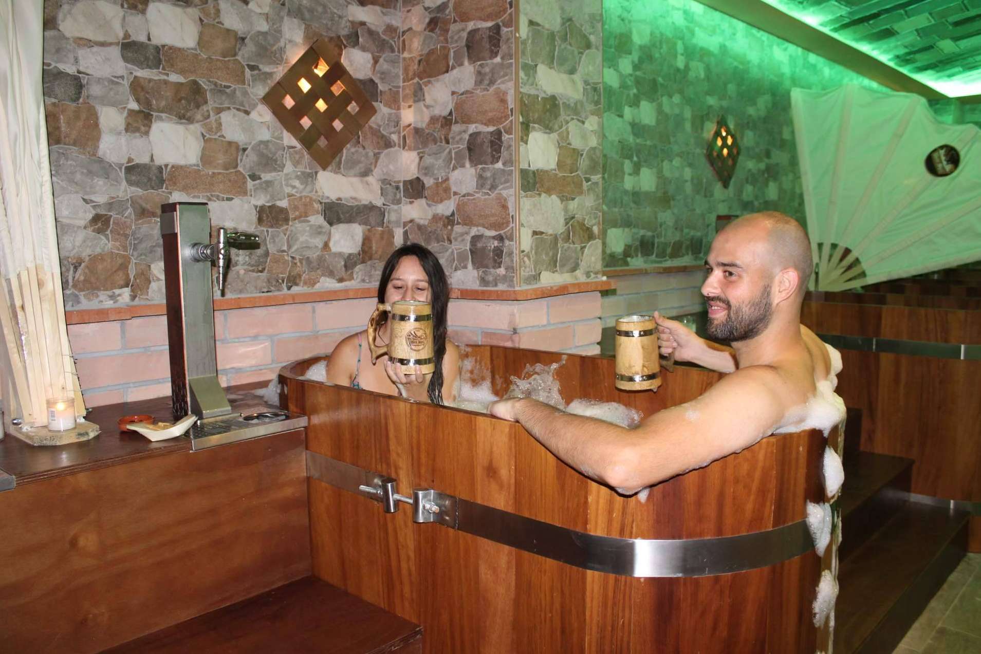 Beer Spa incorpora cerveza gratuita en su experiencia de relajación para parejas este verano