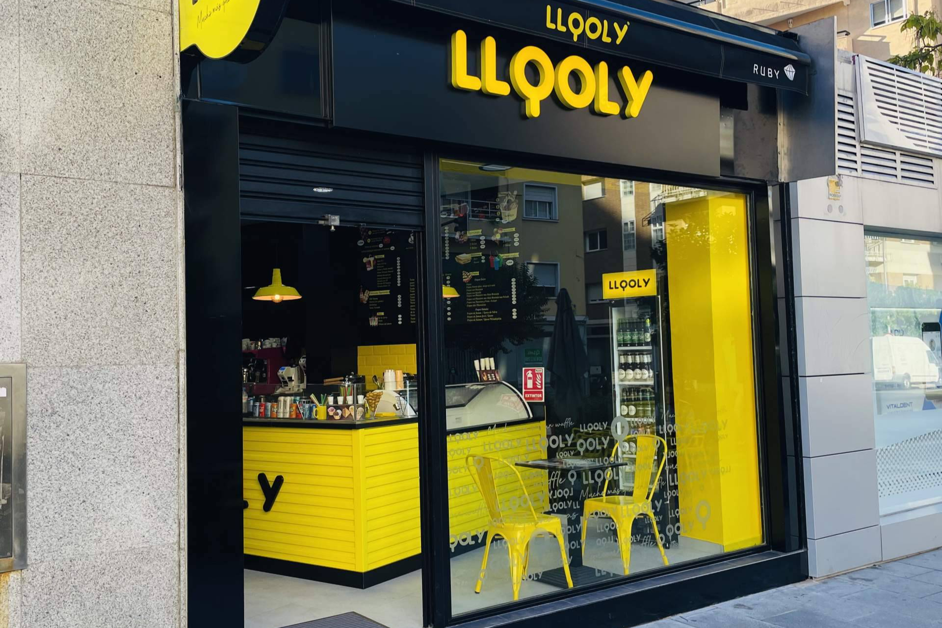 LLOOLY, mucho más que un waffle, llega a Xàtiva, Valencia, Jaén y Figueres