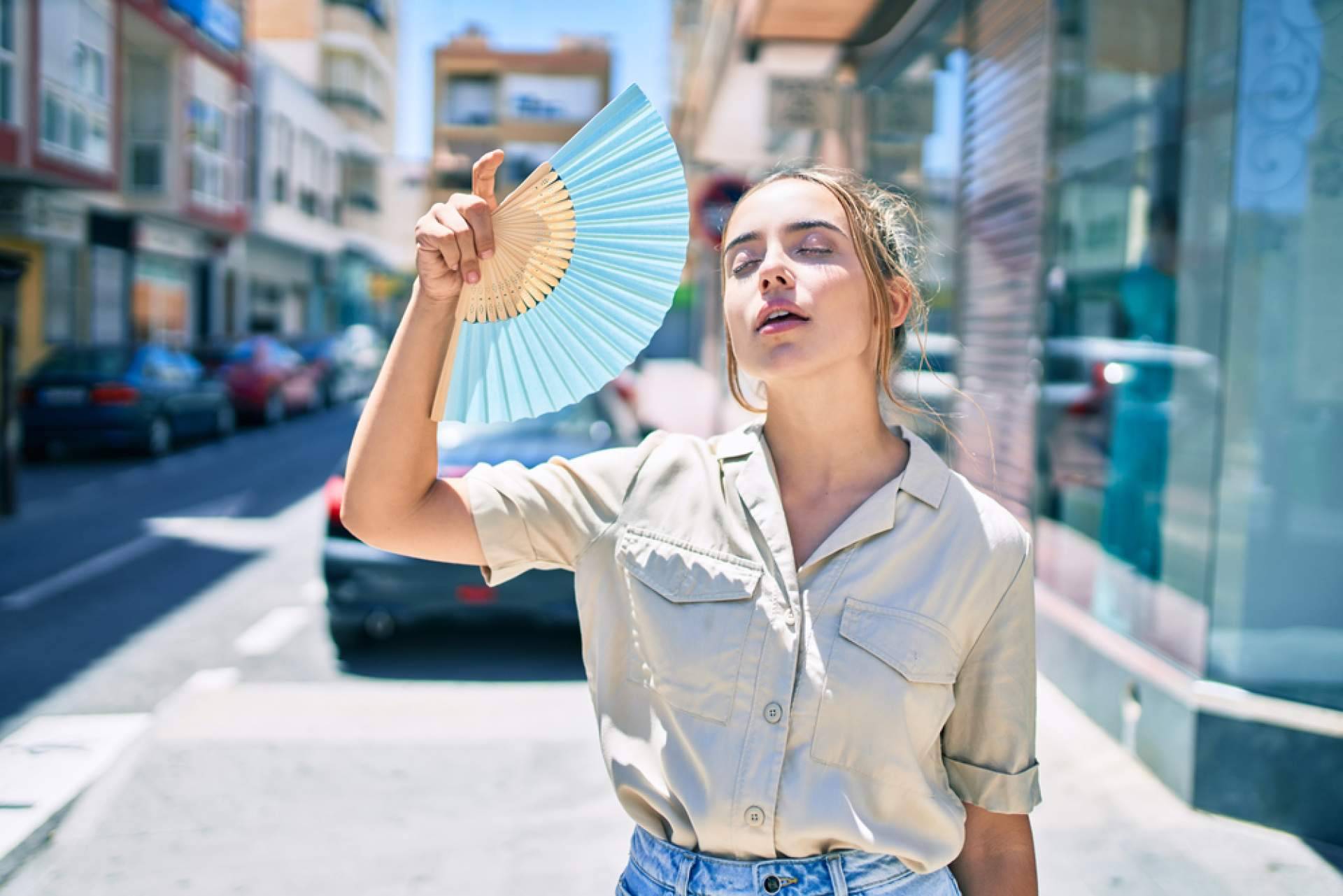 Verano al máximo en agosto; más sol, más ahorro de energía en la luz