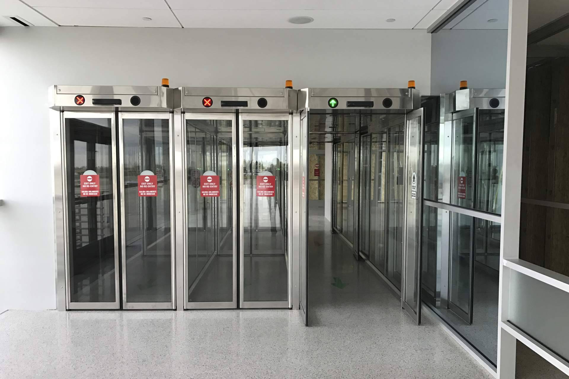 Pasillos antirretorno de ASSA ABLOY, tecnología clave para la protección de pasajeros y accesos