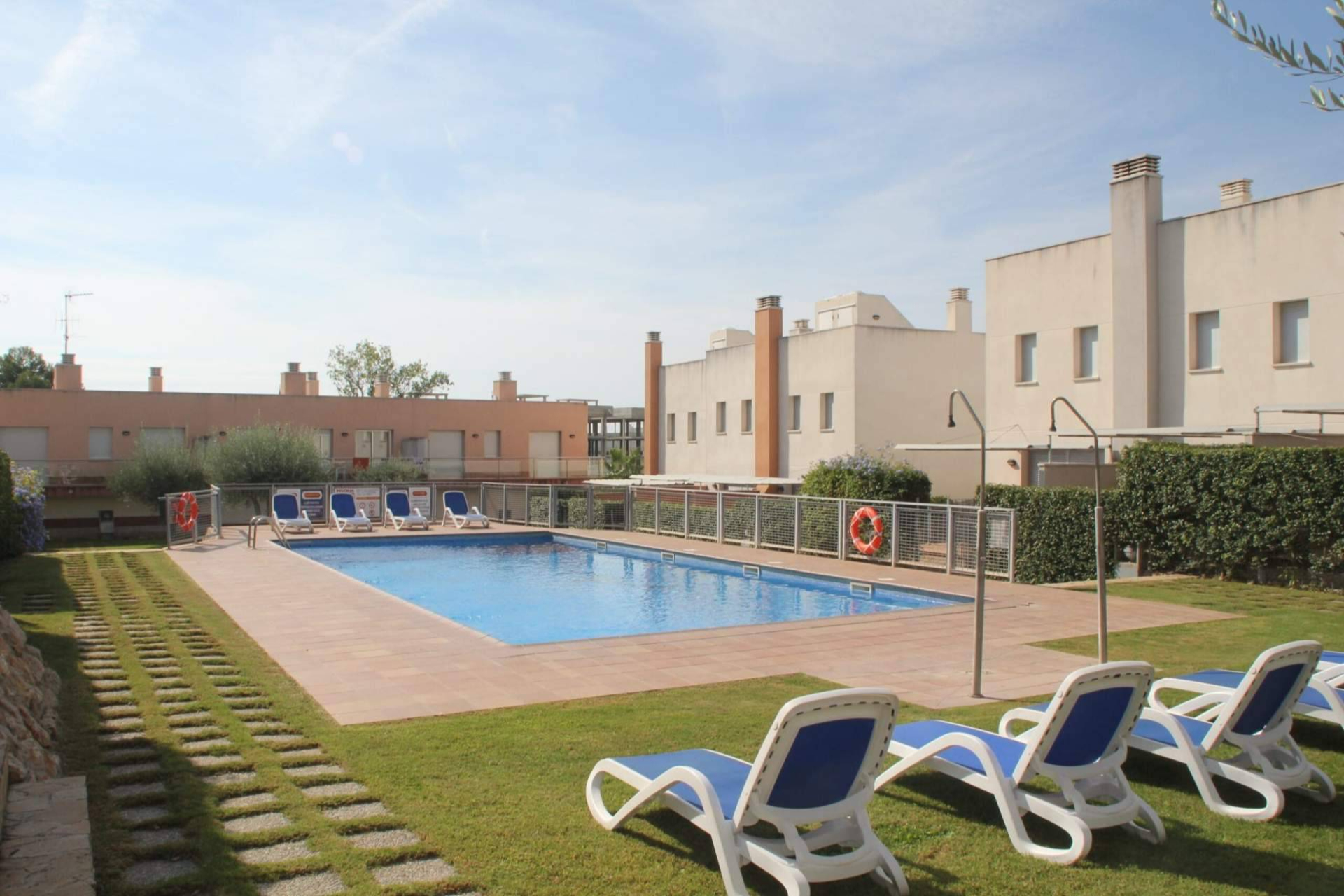 Complejo vacacional en Costa Dorada con acceso a playa y PortAventura, pensado para familias
