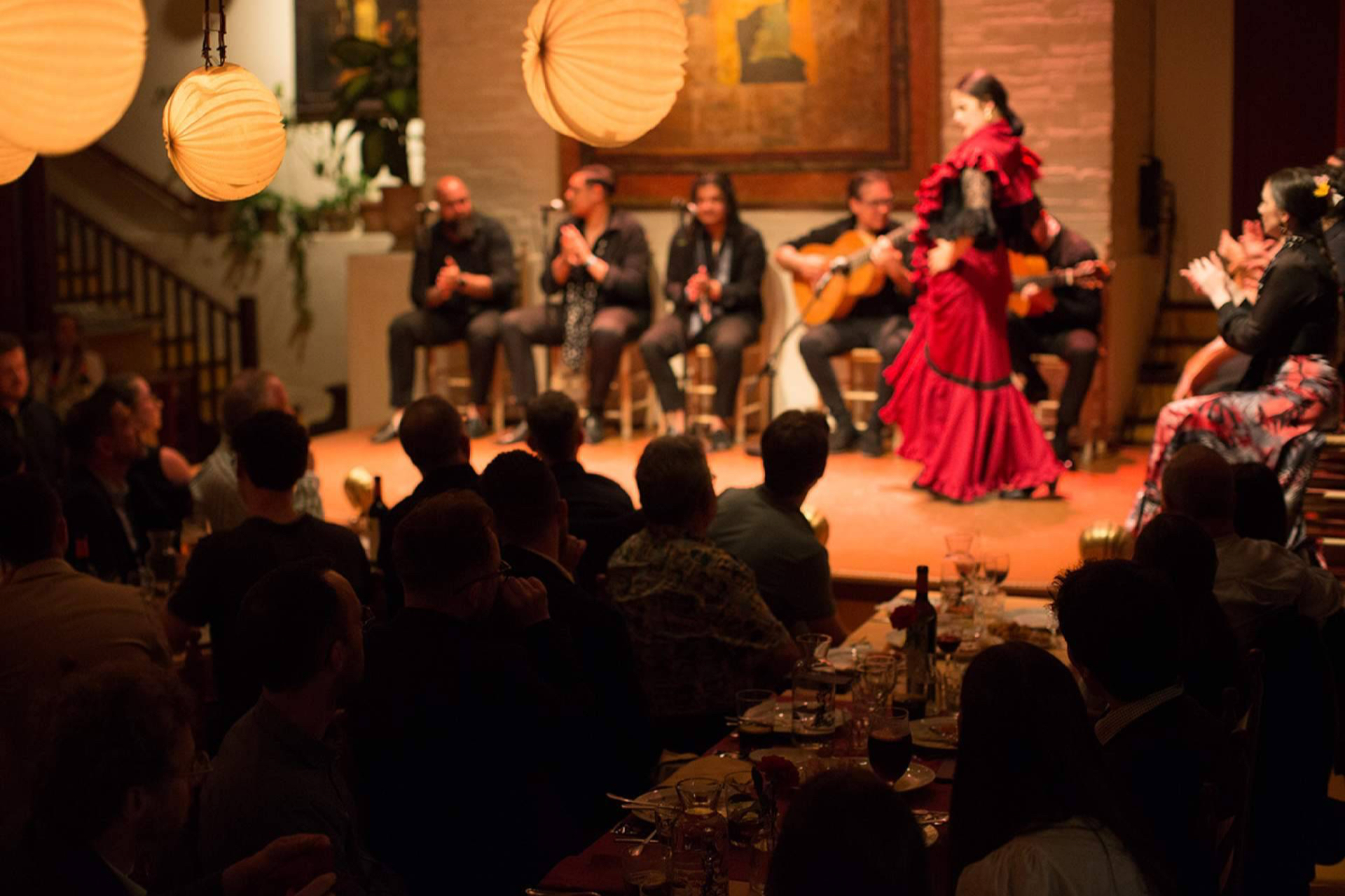 El plan todo-en-uno en Barcelona; flamenco, gastronomía e historia en el Tablao de Carmen