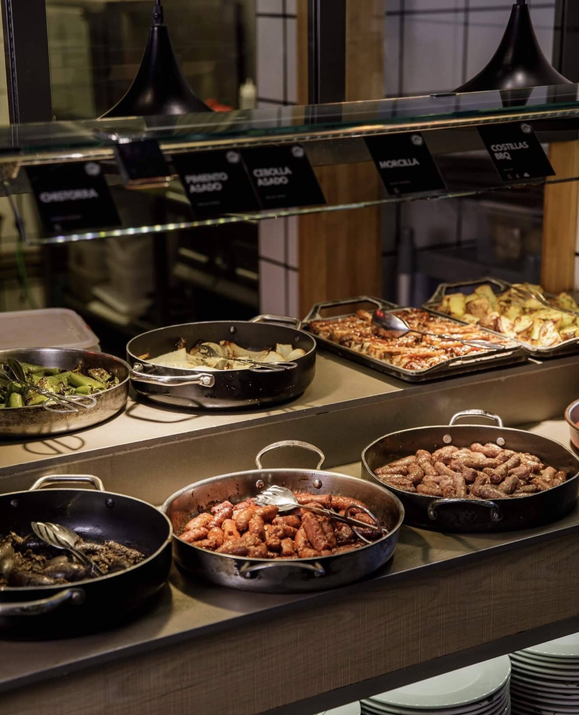 Colonial Buffet; El buffet libre en Valencia favorito de las familias y grupos por su variedad de más de 350 platos