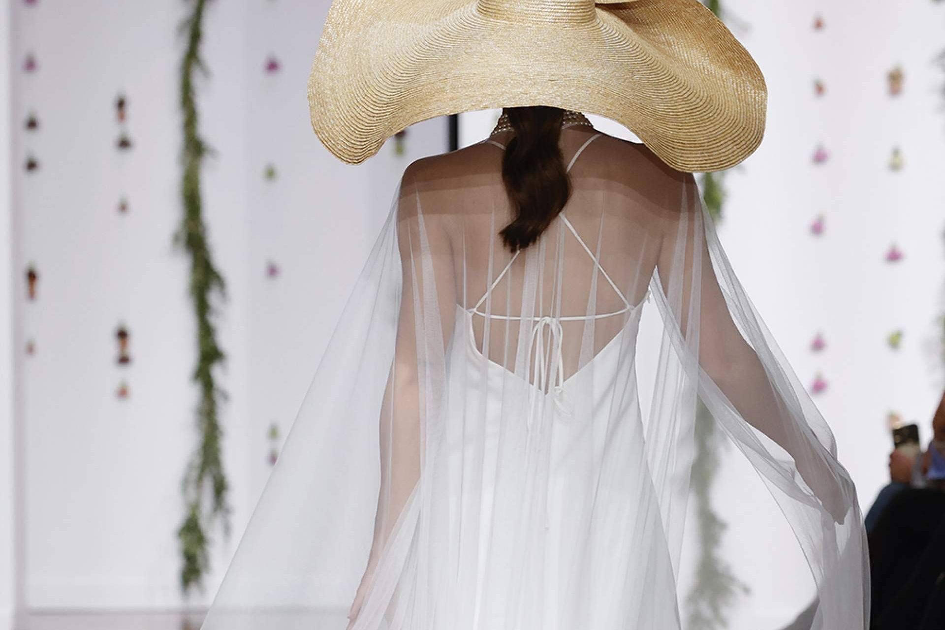 Capas Capicúa presenta su primera colección de capas para novias en Atelier Couture 2025