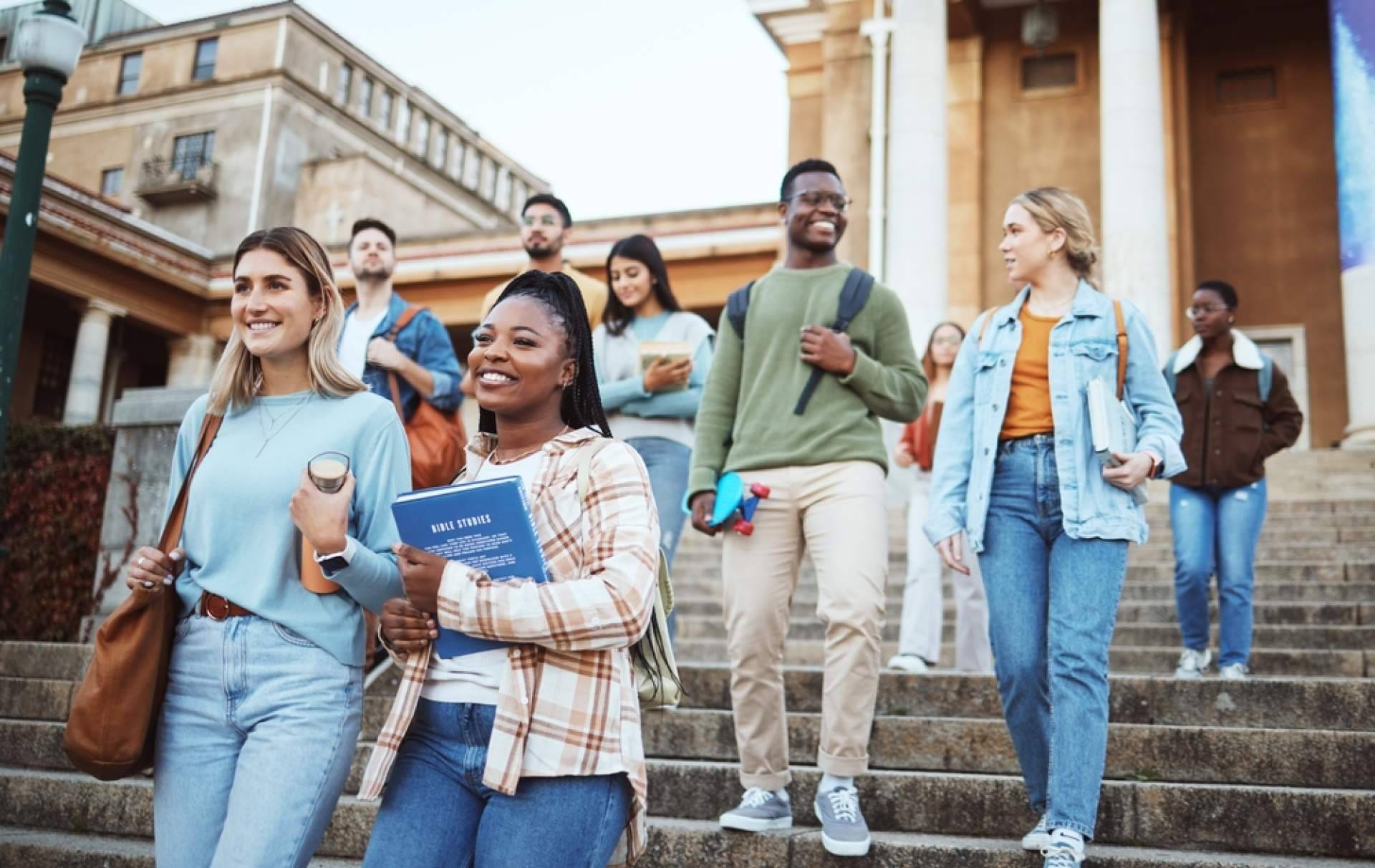 Cursanglia, excelencia en inmersión lingüística en inglés con más de 20 años de presencia internacional