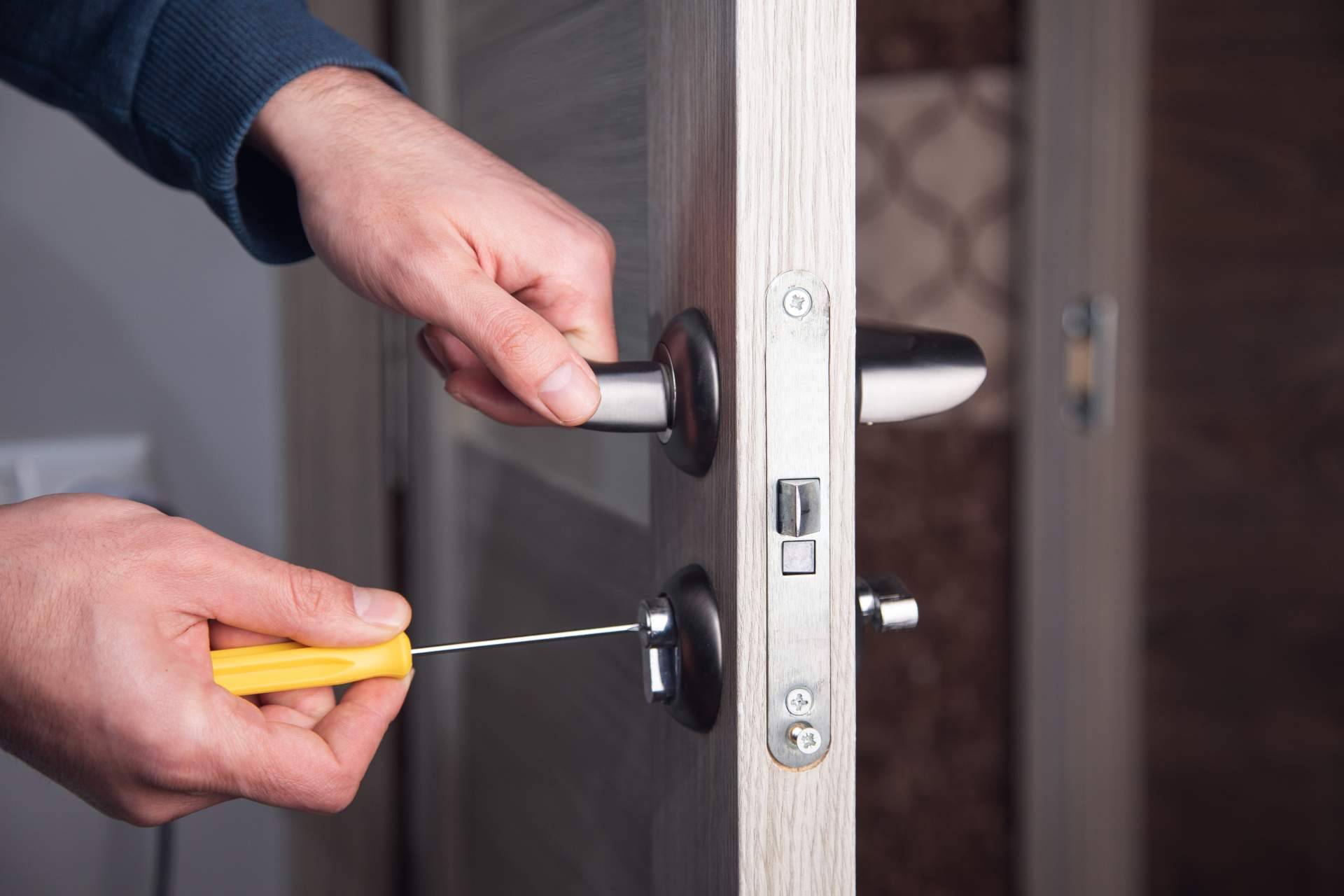 Cerrajería urgente y profesional, Soluciones González refuerza sus servicios 24 horas en Madrid y Alicante