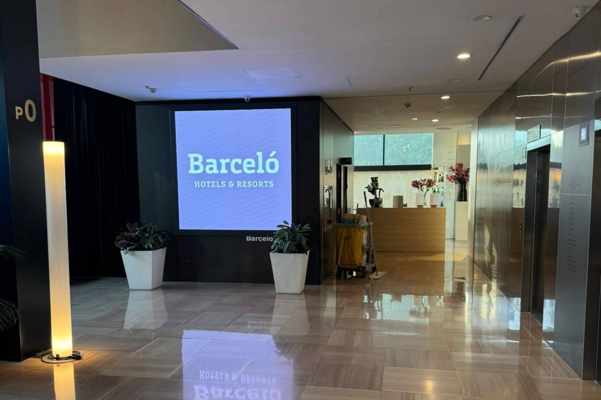 Pantallas LED para hoteles y campings; información, ocio y conectividad en un solo soporte
