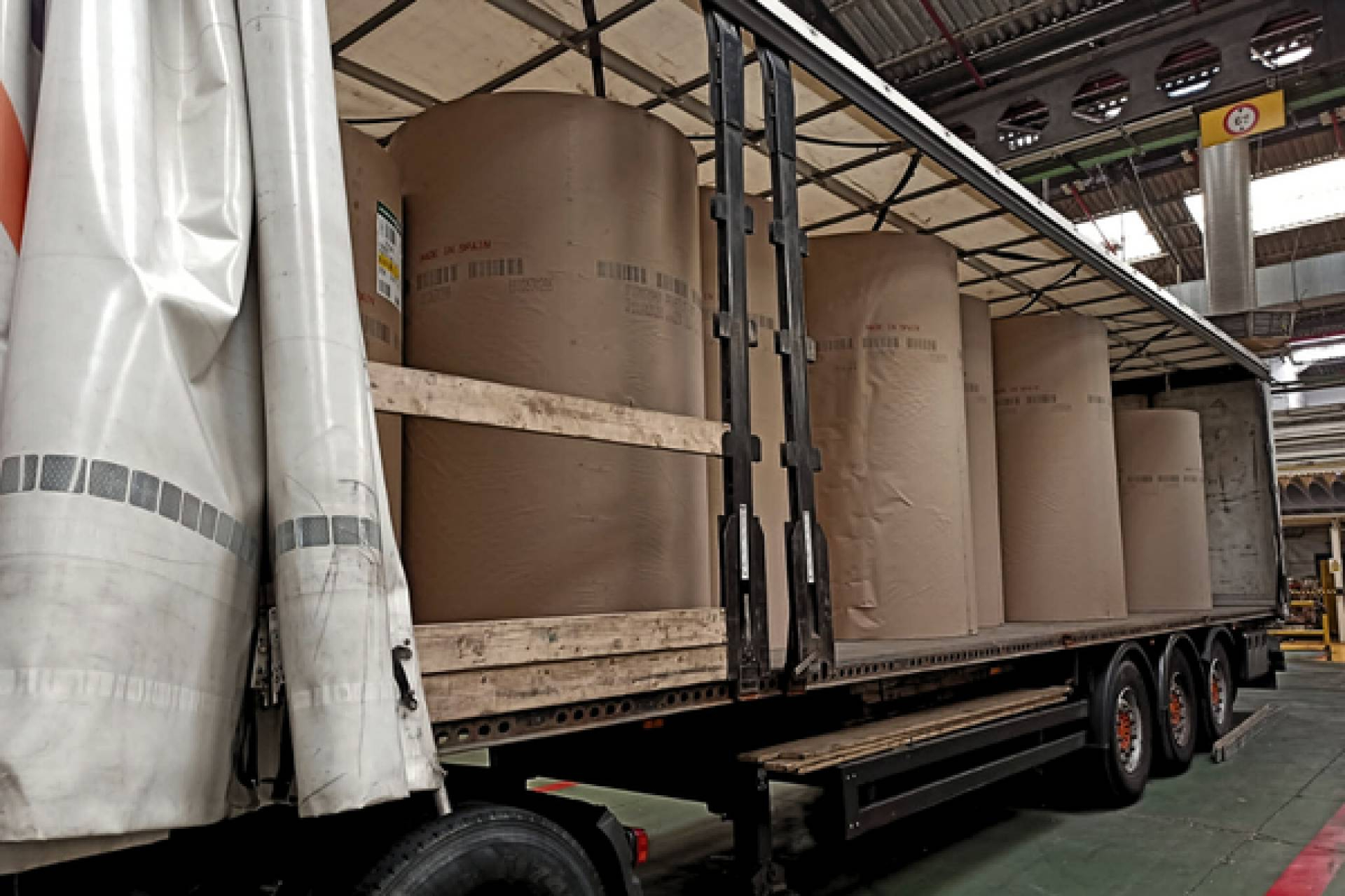 Transvolando fortalece oferta de transporte de mercancía por carretera con control operativo para envíos urgentes