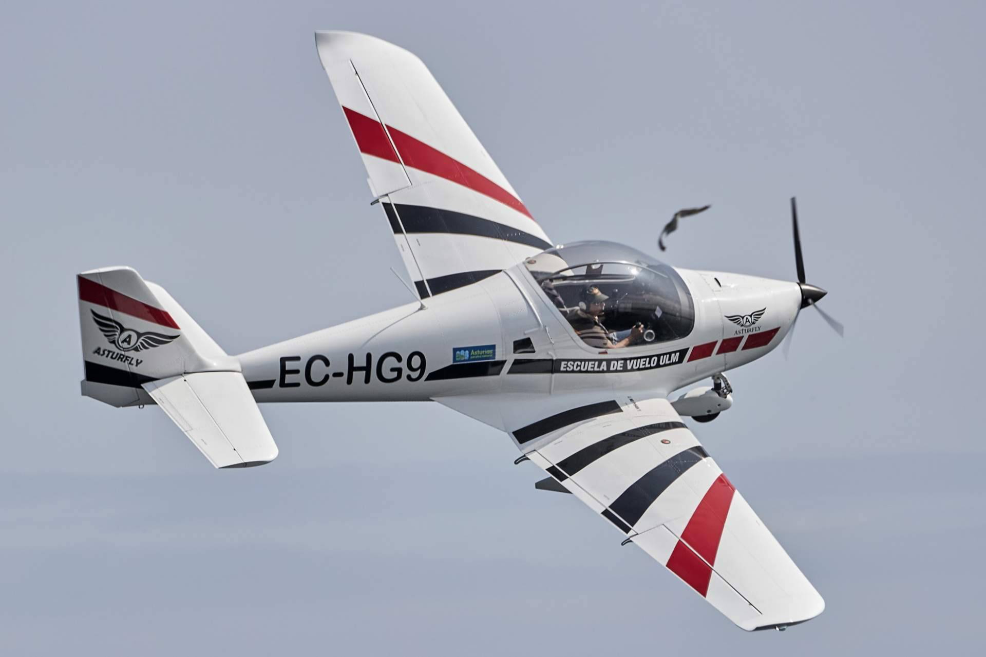 Aprender a ser piloto en La Morgal a los 40, 50 o 60 años, una experiencia al alcance de todos