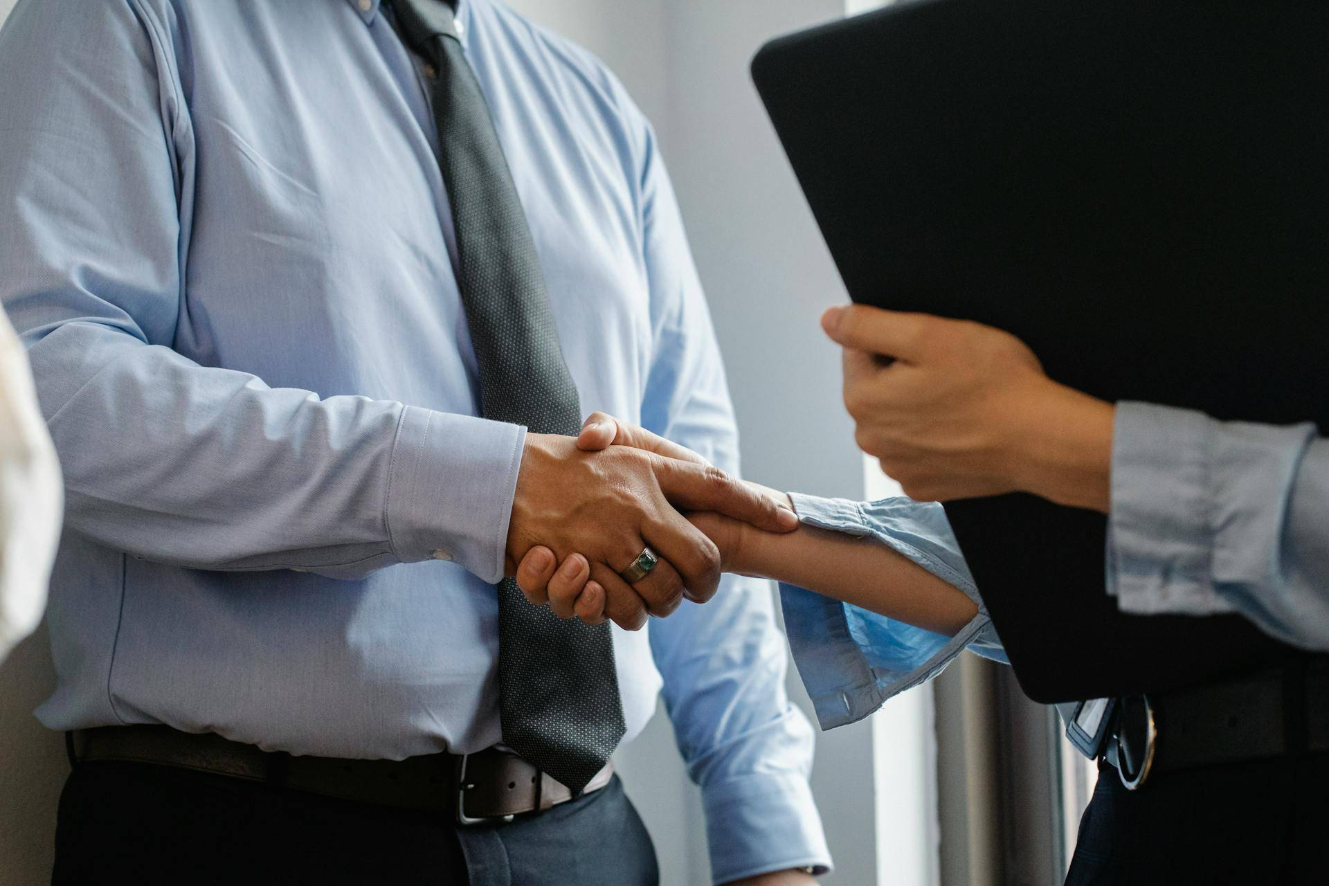 Martín Parés Abogados se consolida como líder en defensa empresarial en Madrid y Barcelona