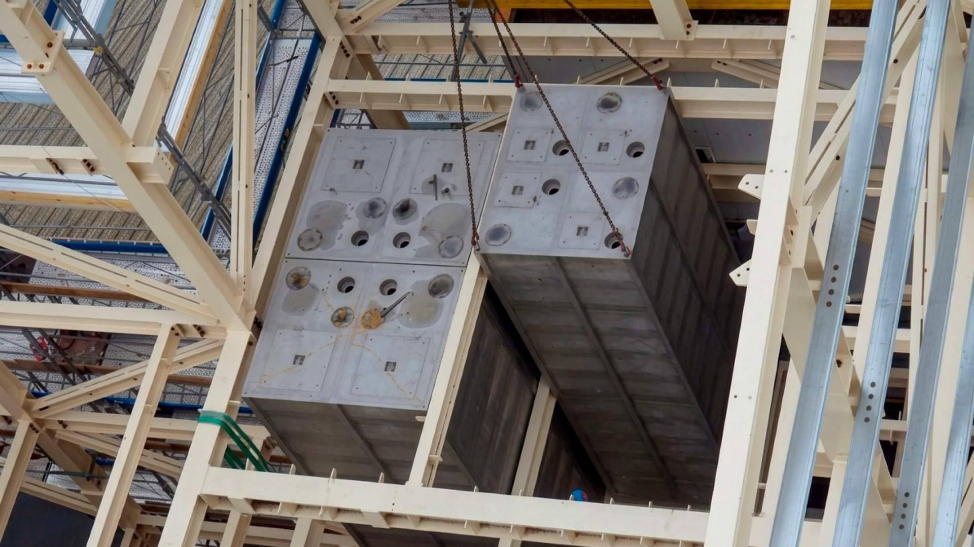 Silos para almacenamiento industrial que integran precisión mecánica y neumática en las instalaciones de CM Barreal