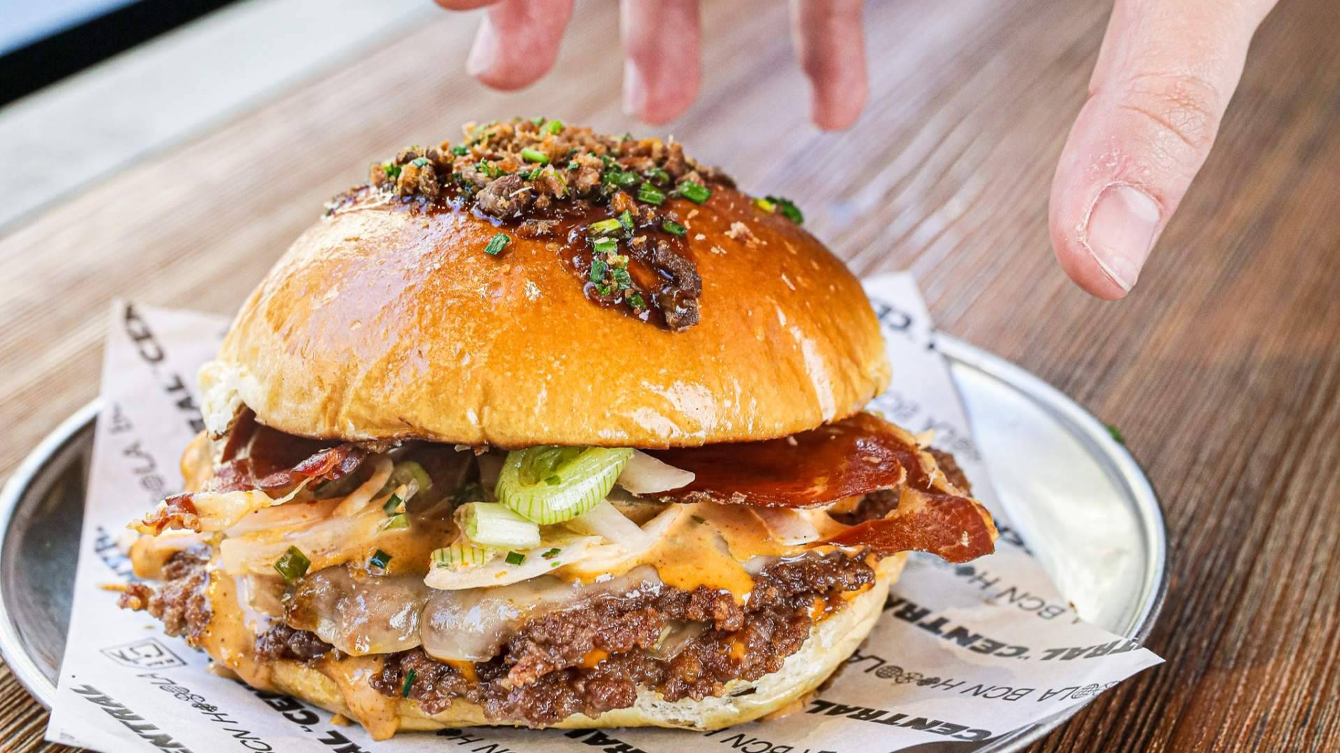 La Central impulsa su lado más creativo con burgers especiales y una nueva fat smash de cerdo
