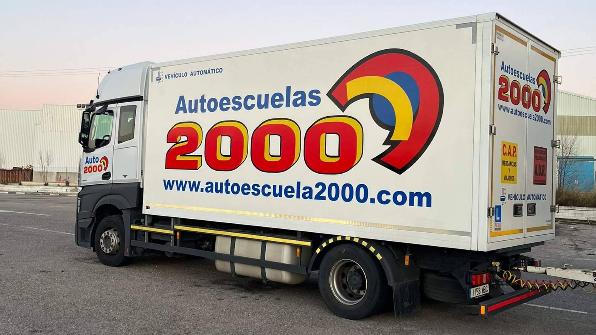 Autoescuela 2000 impulsa el arraigo socioformativo mediante la formación CAP para transporte de mercancías y viajeros