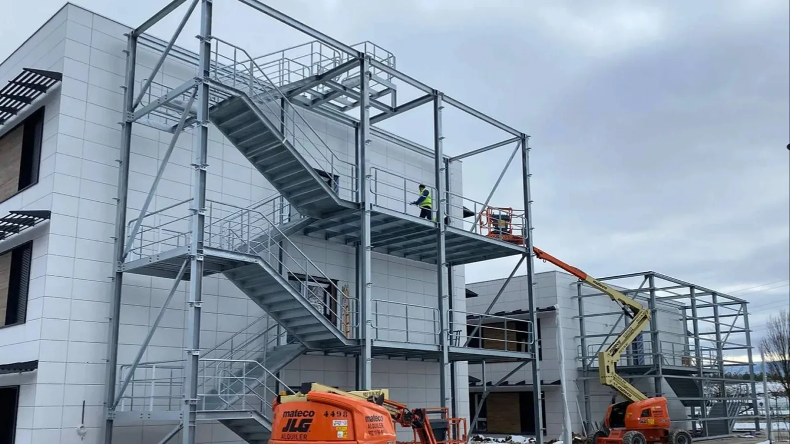 Instalaciones Rpm impulsa proyectos de estructuras metálicas para ascensores y escaleras con fabricación propia